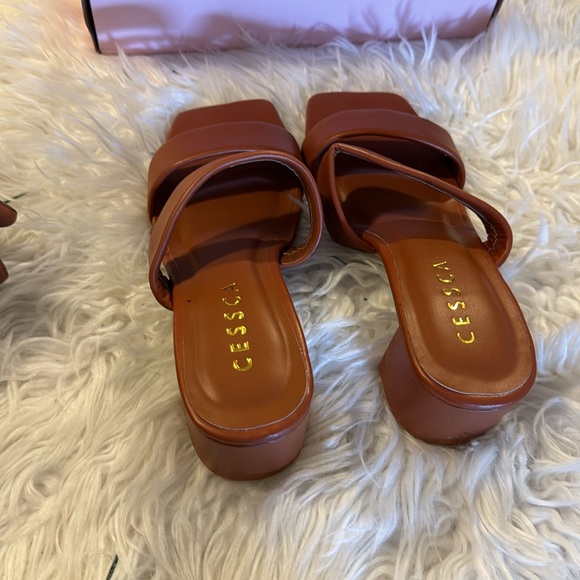 LOW HEEL BROWN SLIPPERS SIZE 8 NEW NEVER WORN - Picture 4 of 4